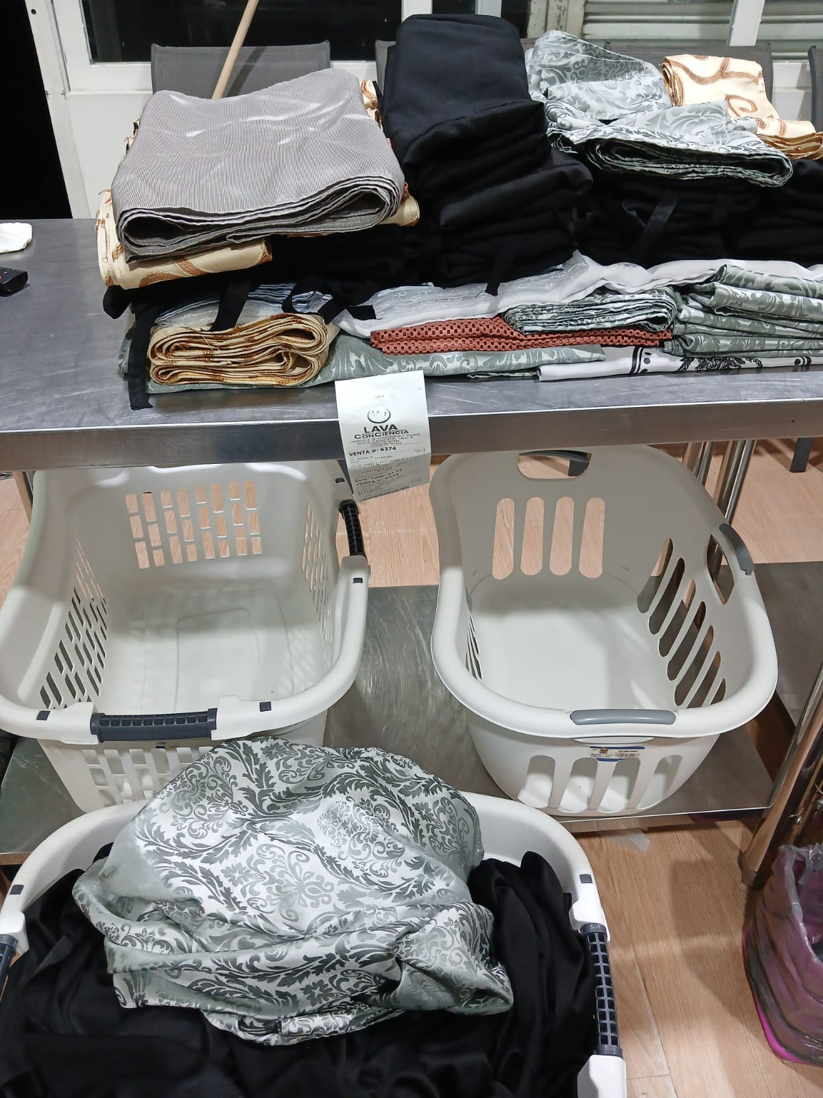 Ropa y textiles listos para entregar